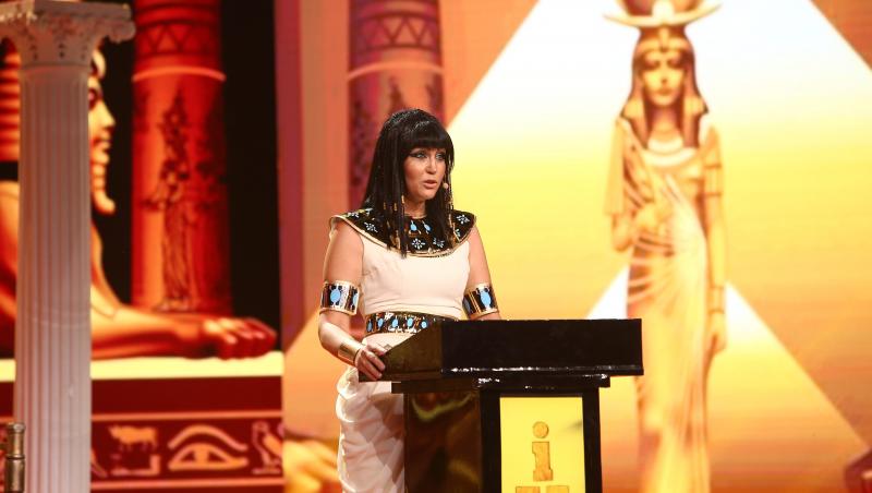 iUmor, 13 noiembrie 2021. Cleopatra, interpretată de Daniela Nane, a venit să își găsească alesul. “Vrei să fii iubita mea?”