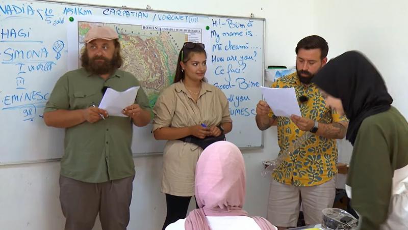 Lidia Buble, Mihai Petre, Emi, Cosmin Natanticu și Maria Speranța au primit misiunea de a preda elevilor lecții despre istoria și geografia României, într-o școală din Iordania .