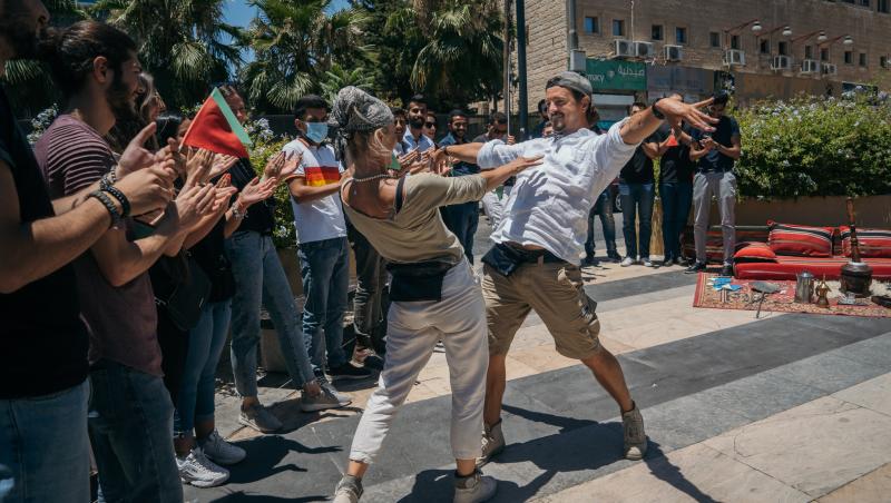 Elwira și Mihai Petre au dansat pe o stradă din Iordania, la una dintre misiunile din Asia Express