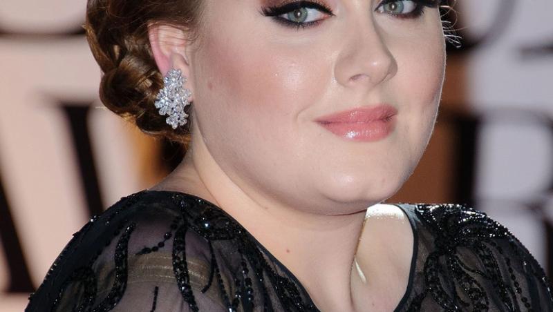 Adele, apariție de senzație la un eveniment monden, după ce a slăbit 45 de kilograme.  A purtat o fustă scurtă