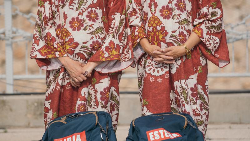 Asia Express, 16 noiembrie 2021. Lidia Buble și Estera au făcut autostopul ore întregi. Surorile au fost „salvate de Făt-Frumos”