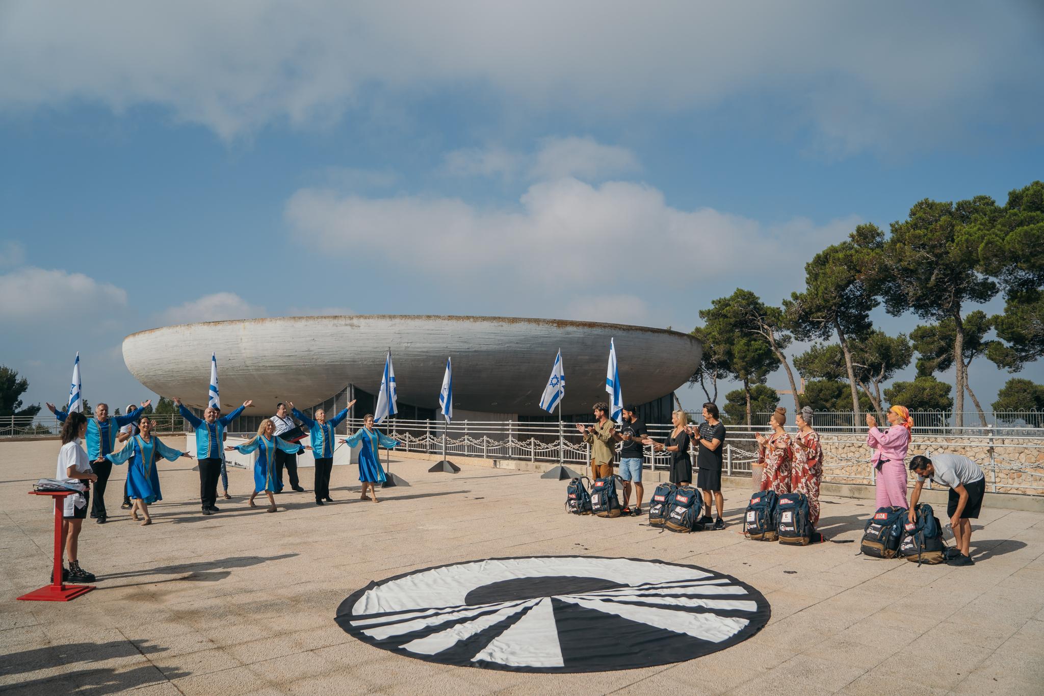 irina fodor alaturi de dansatori din israel si cele patru echipe ramase la asia express