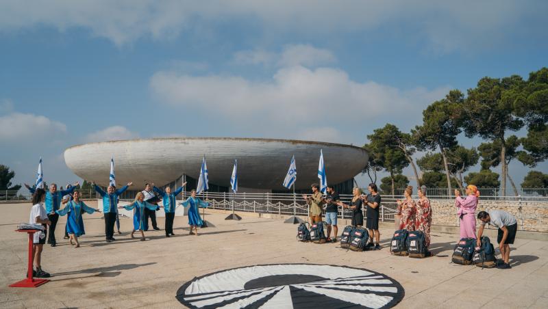 irina fodor alaturi de dansatori din israel si cele patru echipe ramase la asia express