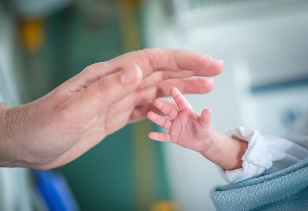 mana unei mame si a unui prematur in incubator