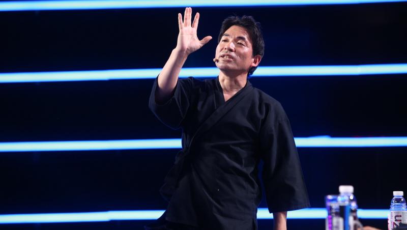 iUmor, 20 noiembrie 2021. Japonezul Keiichi Iwasaki a revenit în fața juraților și i-a bucurat cu numărul său de magie