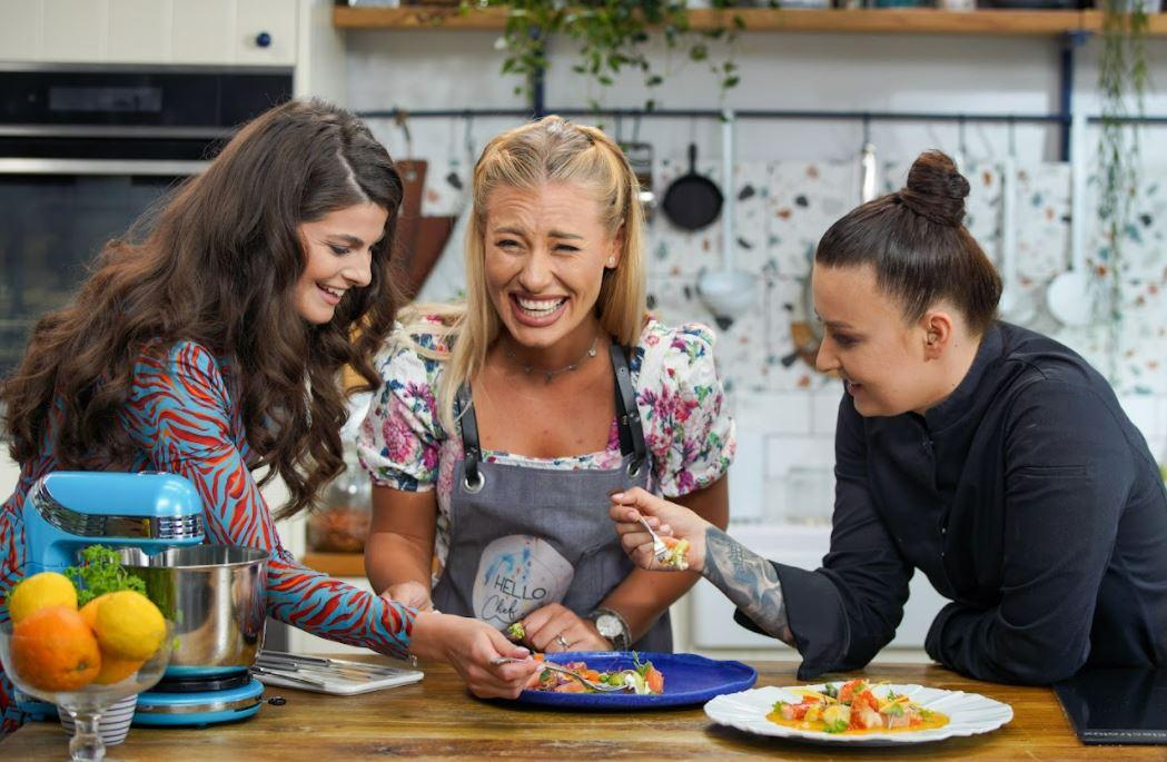 Chef Roxana Blenche, Iuliana Dabija și Irina Baiant in bucataria Hello Chef