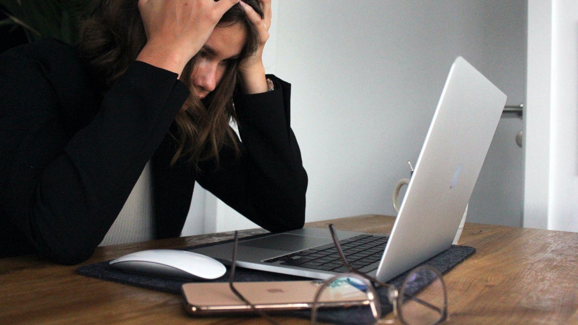 (P) Schimbarea ecranului laptopului: 3 lucruri esențiale de știut