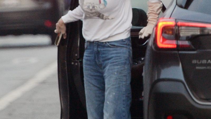 Geena Davis de nerecunoscut:actrita a ieșit la cumpărături desculță și cu părul neglijent, acoperit cu o eșarfă
