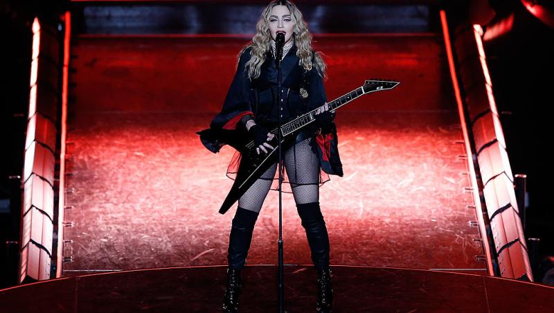 Madonna, celebra artistă în vârstă de 63 ani, a postat în urmă cu puțin timp pe contul ei de Instgram o fotografie într-o ipostază sexy care i-a revoltat pe mulți dintre fanii ei. Ea a renunțat la inhibiții în intimitatea dormitorului ei.