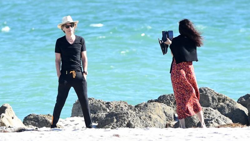 Mick Jagger și iubita lui s-au simțit ca în luna de miere, pe plaja din Miami