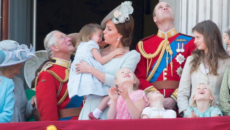 Membrii Familiei Regale a Marii Britanii păstrează, din generație în generație, foarte multe tradiții legate de Crăciun. Cu toate acestea, pentru copiii din Familia Regală Crăciunul e diferit față de cum ar fi crezut majoritatea.