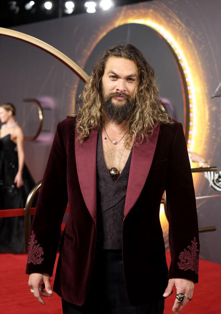 Jason Momoa, actorul care a jucat în Aquaman și Game of Thrones, a fost infectat cu noul coronavirus. Acesta a făcut primele declarații