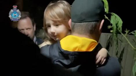 Momentul emoționant când Cleo Smith, fetița de 4 ani, dispărută de 18 zile, a fost găsită de polițiști. Ce le-a spus acestora
