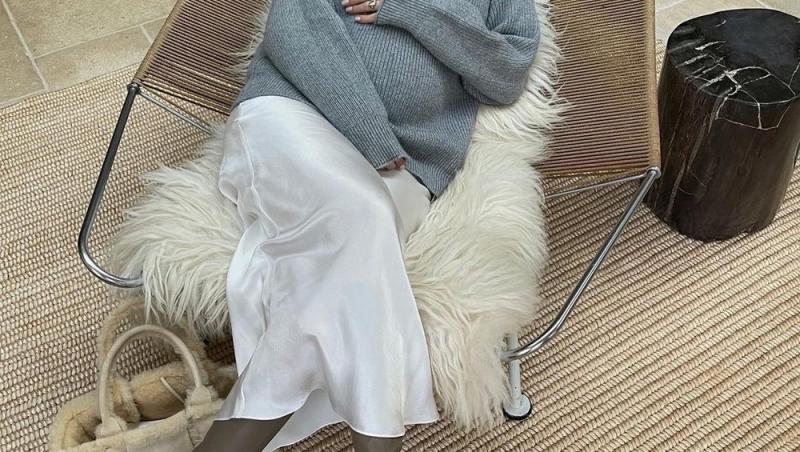 Rosie Huntington-Whiteley, cu burtica de gravidă la vedere. Cum arată acum, după ce a anunțat în urmă cu 3 luni că e însărcinată