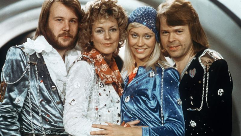 Trupa ABBA rămâne una dintre cele mai celebre formații ale tuturor timpurilor, impresionând prin calitățile vocale ale celor 4 artiști, spectacolele inedite pe care le făceau în concerte și ținutele lor speciale pe care le aveau de fiecare dată.