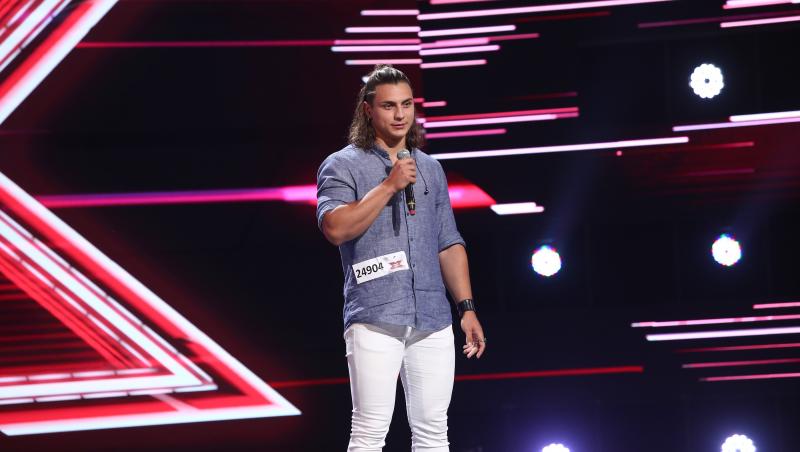Davide Cascini, tânărul italian cu look de american, a venit la X Factor pentru a le arăta juraților de ce este în stare, fiind pregătit să cânte piesa Moriro da Re.