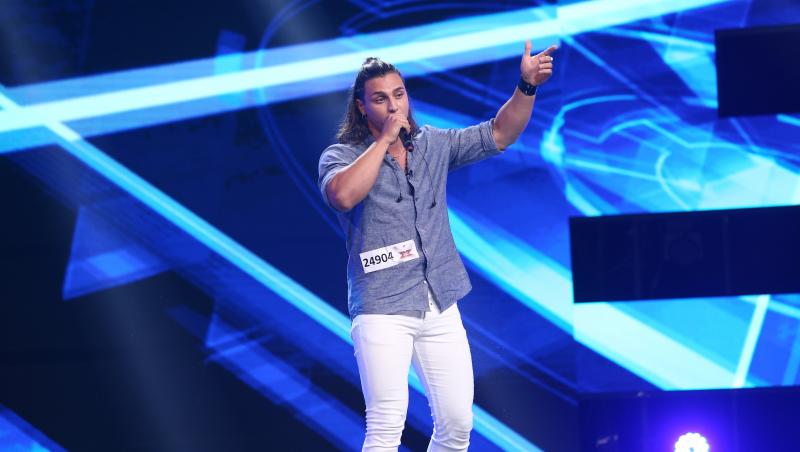 X Factor 2021, 5 noiembrie. Davide Cascini a uimit cu vocea puternică și interpretarea piesei Morirò da Re.„Ești ca un gladiator!”