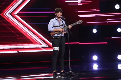 X Factor 2021, 5 noiembrie. Gilbert Costache, interpretarea sensibilă a piesei Solamente Tu. “Îmi aduci aminte de Adrian Petrache"