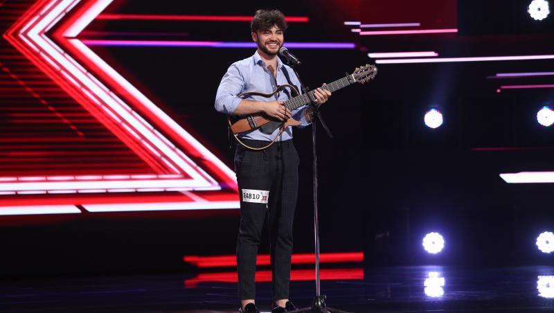X Factor 2021, 5 noiembrie. Gilbert Costache, interpretarea sensibilă a piesei Solamente Tu. “Îmi aduci aminte de Adrian Petrache