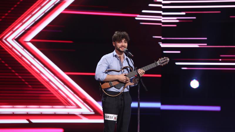 X Factor 2021, 5 noiembrie. Gilbert Costache, interpretarea sensibilă a piesei Solamente Tu. “Îmi aduci aminte de Adrian Petrache