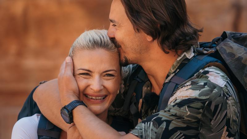 Asia Express, 8 noiembrie 2021. Concurenții s-au lăsat machiați de localnici. Cum arată băieții cu creion negru la ochi