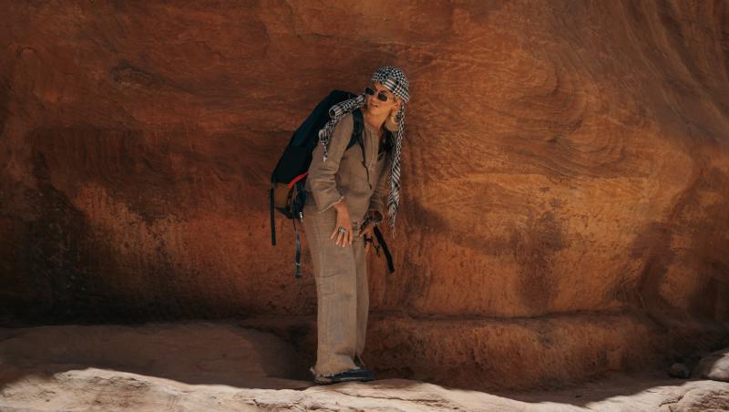 Asia Express, 8 noiembrie 2021. Concurenții s-au lăsat machiați de localnici. Cum arată băieții cu creion negru la ochi