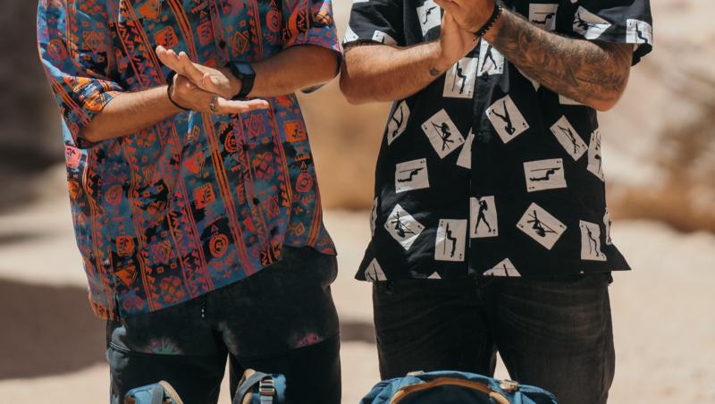 Asia Express, 8 noiembrie 2021. Concurenții s-au lăsat machiați de localnici. Cum arată băieții cu creion negru la ochi