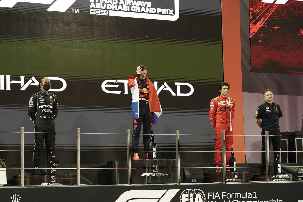 cei trei piloti ai cursei F1 pe podiumul din Abu Dhabi
