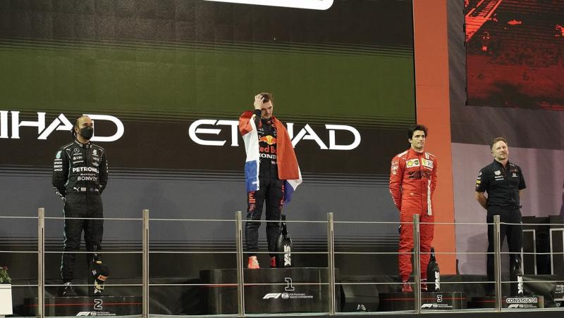 Cursa F1 de pe circuitul Yas Marina din Abu Dhabi a fost aprigă și i-a adus pilotului Max Vestappen primul titlu de campion mondial din carieră