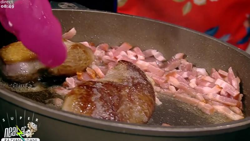 Jumările de bacon oferă pieptului de rață un plus de gust afumat