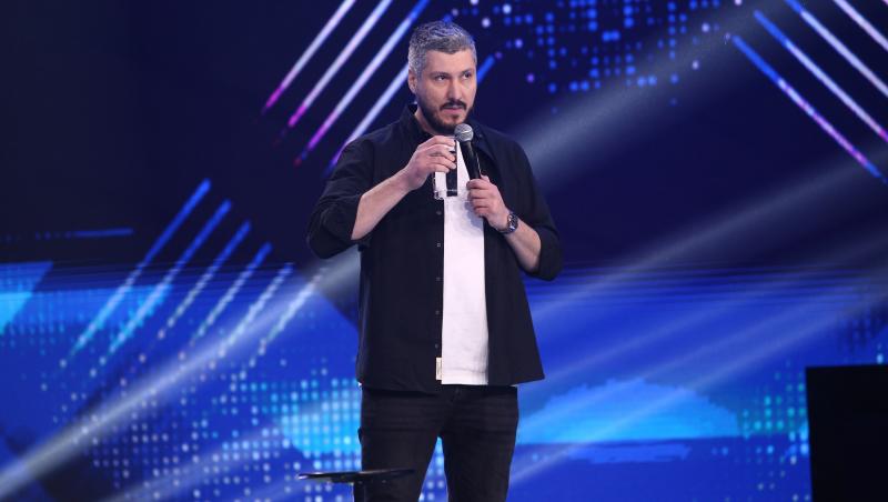 Finala iUmor 2021. Sorin Pârcălab, invitatul special al serii, a amuzat juriul cu numărul său inedit de stand-up comedy