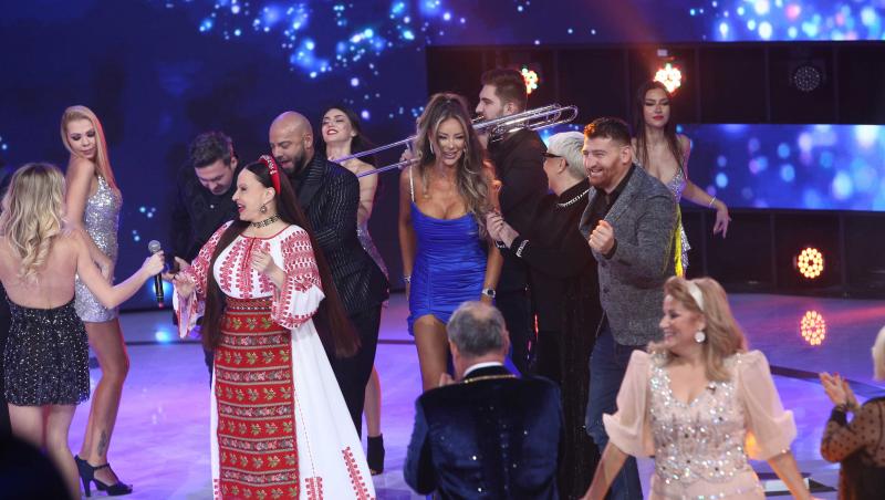 Bianca Drăgușanu, apariție-surpriză la Revelionul Starurilor 2022. Dan Negru i-a complimentat apariția: 