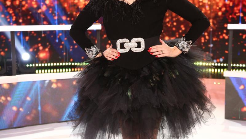 Show și așa 2022. Mirela Vaida, ținută prețioasă de Revelion. Cum arată rochia neagră, cu pene și tull - FOTO