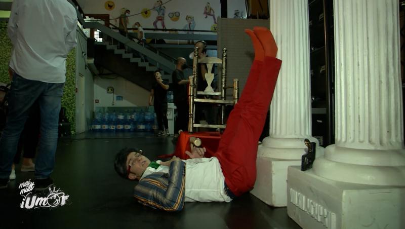 iMai mult umor, episodul 12, 5 decembrie 2021. Puiu, interpretat de Vlad Drăgulin, la un pas de a fi sărutat de Mihai Bendeac