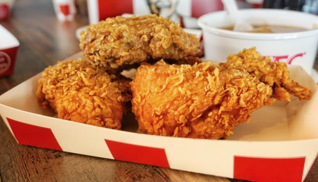 imagine cu o portie de pui crispy