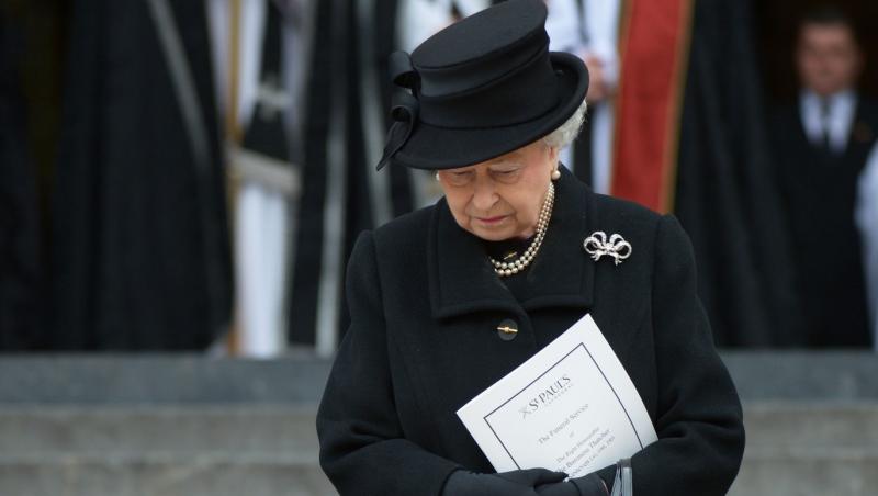 Regina Elisabeta a II-a a pierdut o persoană apropiată din cercul ei, după un an dificil marcat de ghinioane