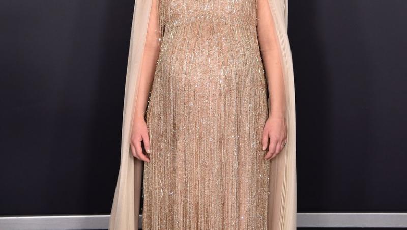 Jennifer Lawrence este încărcinată cu primul copil. Cât de bine arată într-o rochie strălucitoare, care o evidențiază perfect
