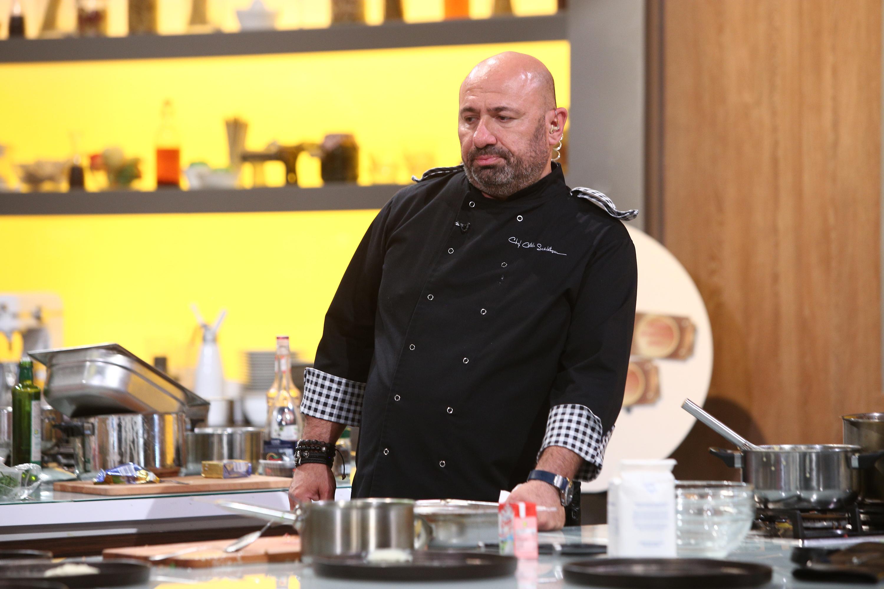 Cătălin Scărlătescu, în bucătăria emisiunii „Chefi la cuțite” de la Antena 1