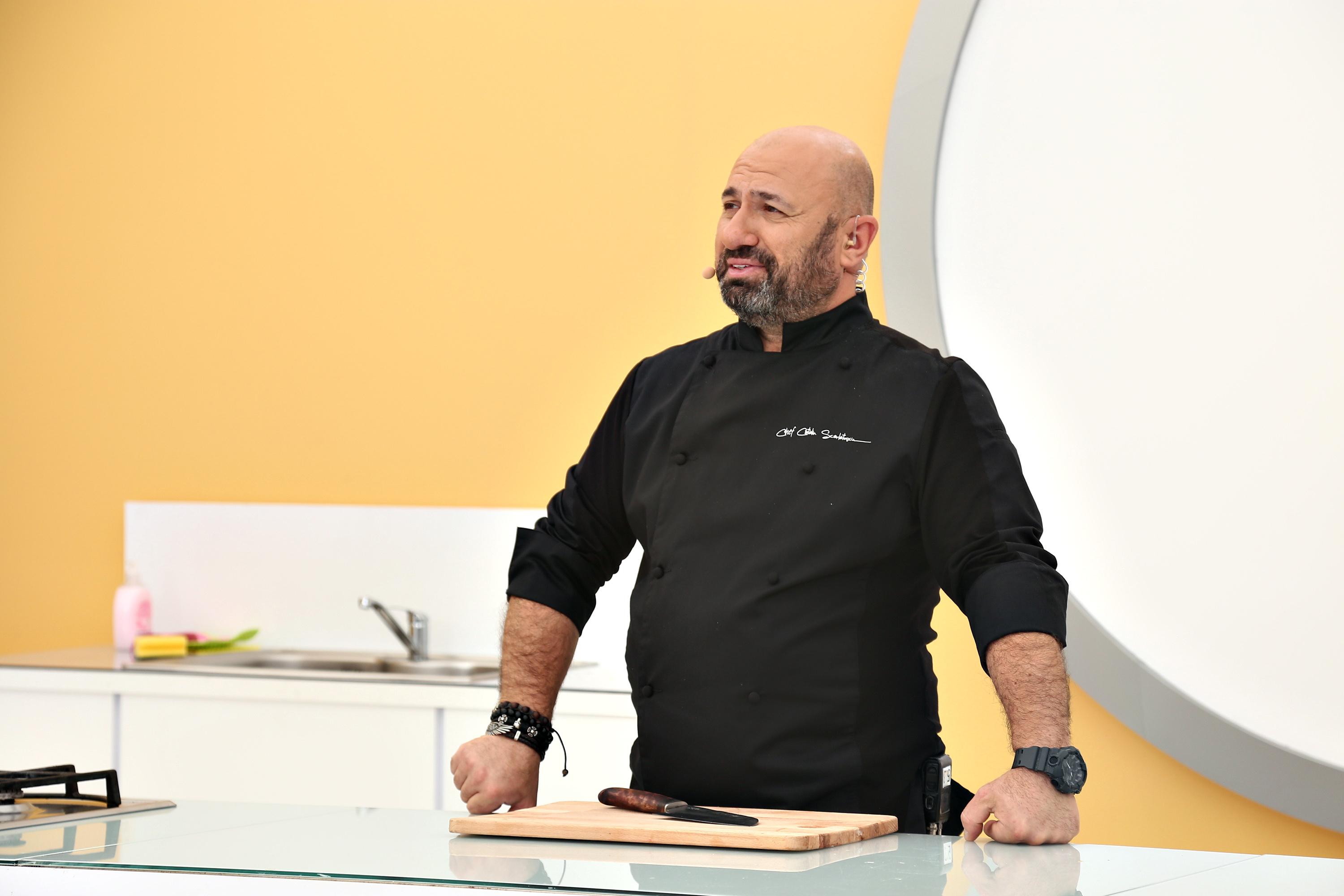 Cătălin Scărlătescu în bucătăria emisiunii „Chefi la cuțite”, sezonul 8