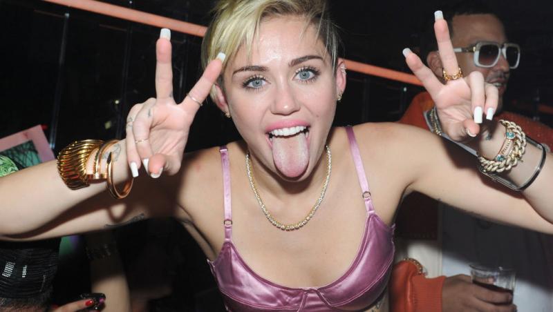 Miley Cyrus a avut parte de o sumedenie de schimbări de look de-a lungul carierei sale artistice