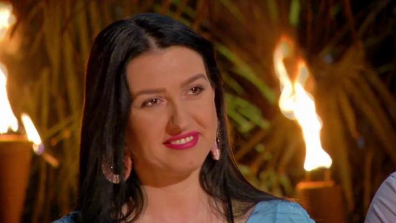 Mirela Baniaș, la ceremonia focului, în cadrul emisiunii „Insula iubirii”