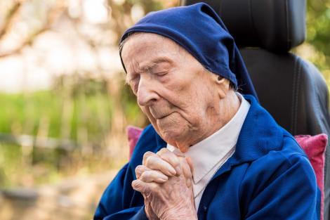 Cea mai în vârstă persoană din Europa a supraviețuit COVID-19. Sora André a împlinit 117 ani
