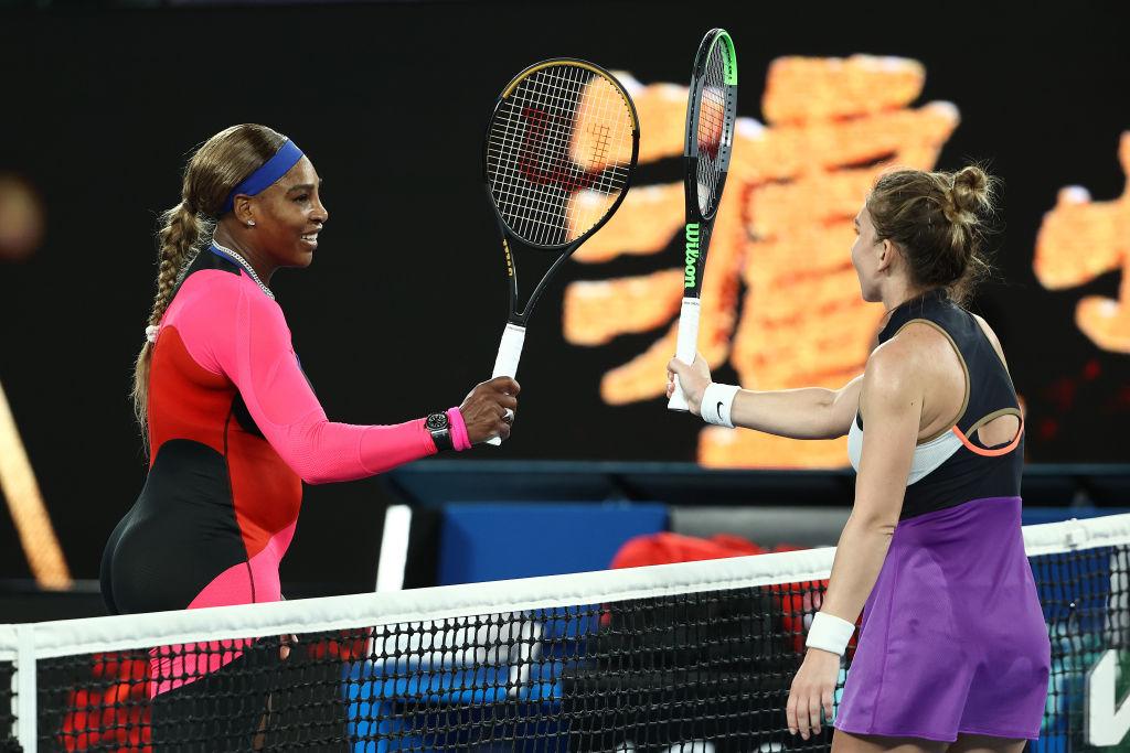Simona Halep și Serena Williams, pe terenul de tenis, la Australian Open 2021