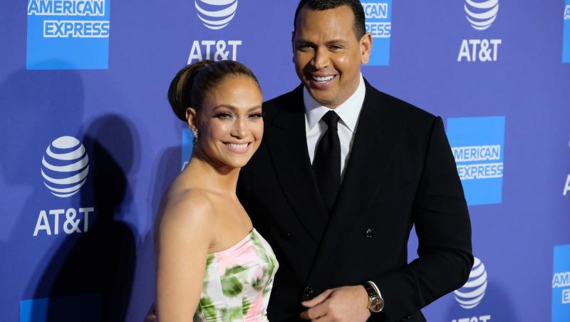 J.Lo este logodită cu fostul jucător de baseball Alex Rodriguez.