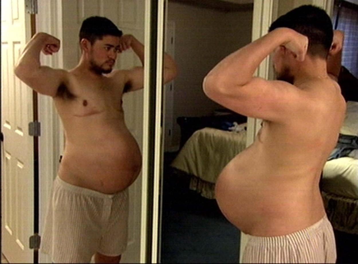 Thomas Beatie, cu burta de gravid, în anul 2008