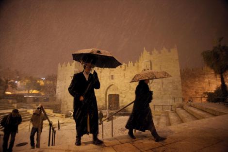 A nins în Ierusalim pentru prima dată în ultimii şase ani. Ce au făcut locuitorii orașului sfânt când au văzut zăpada. Video