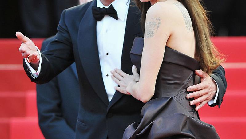 Angelina Jolie si Brad Pitt se tin de brat, imbracati in negru