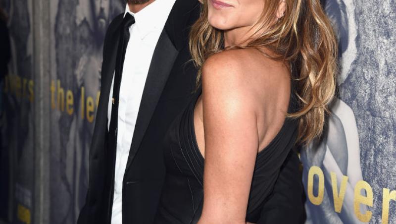 Jennifer Aniston și Justin Theroux imbracati in haine negre