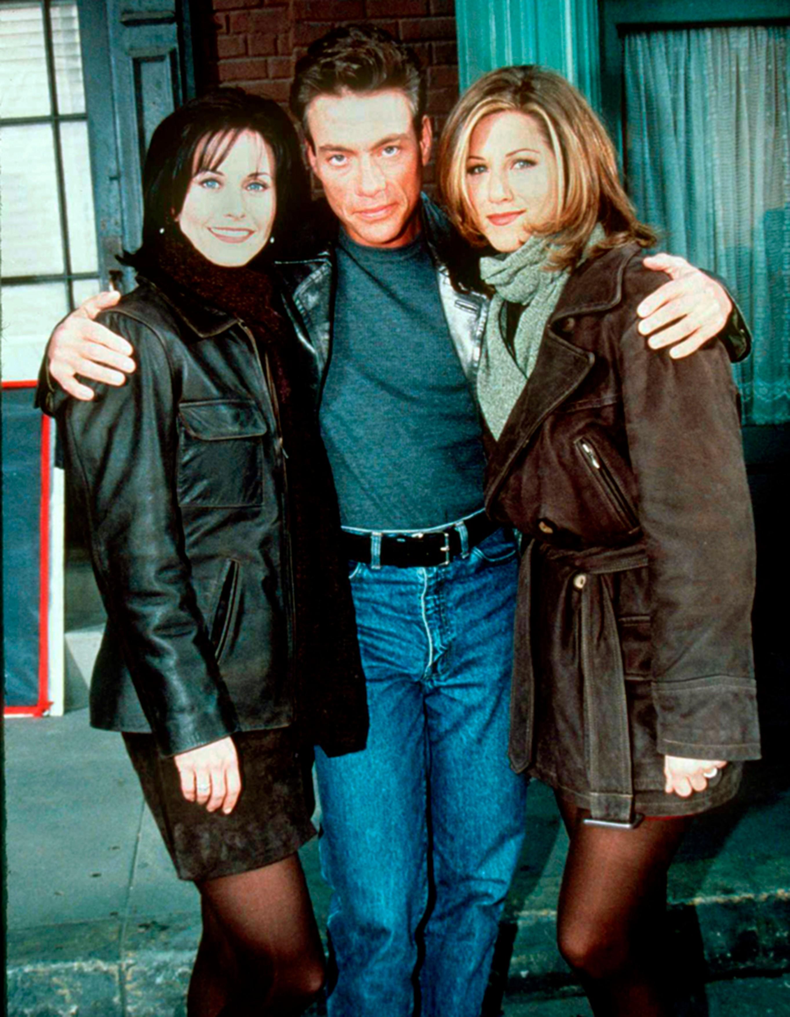 Jean Claude Van Damme, Jennifer Aniston, Courteney Cox, platou de filmare Friends