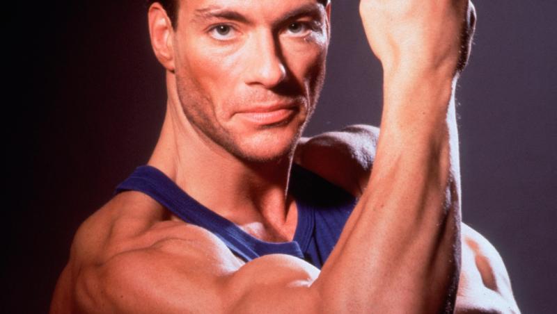 Jean Claude Van Damme cu bereta albastra